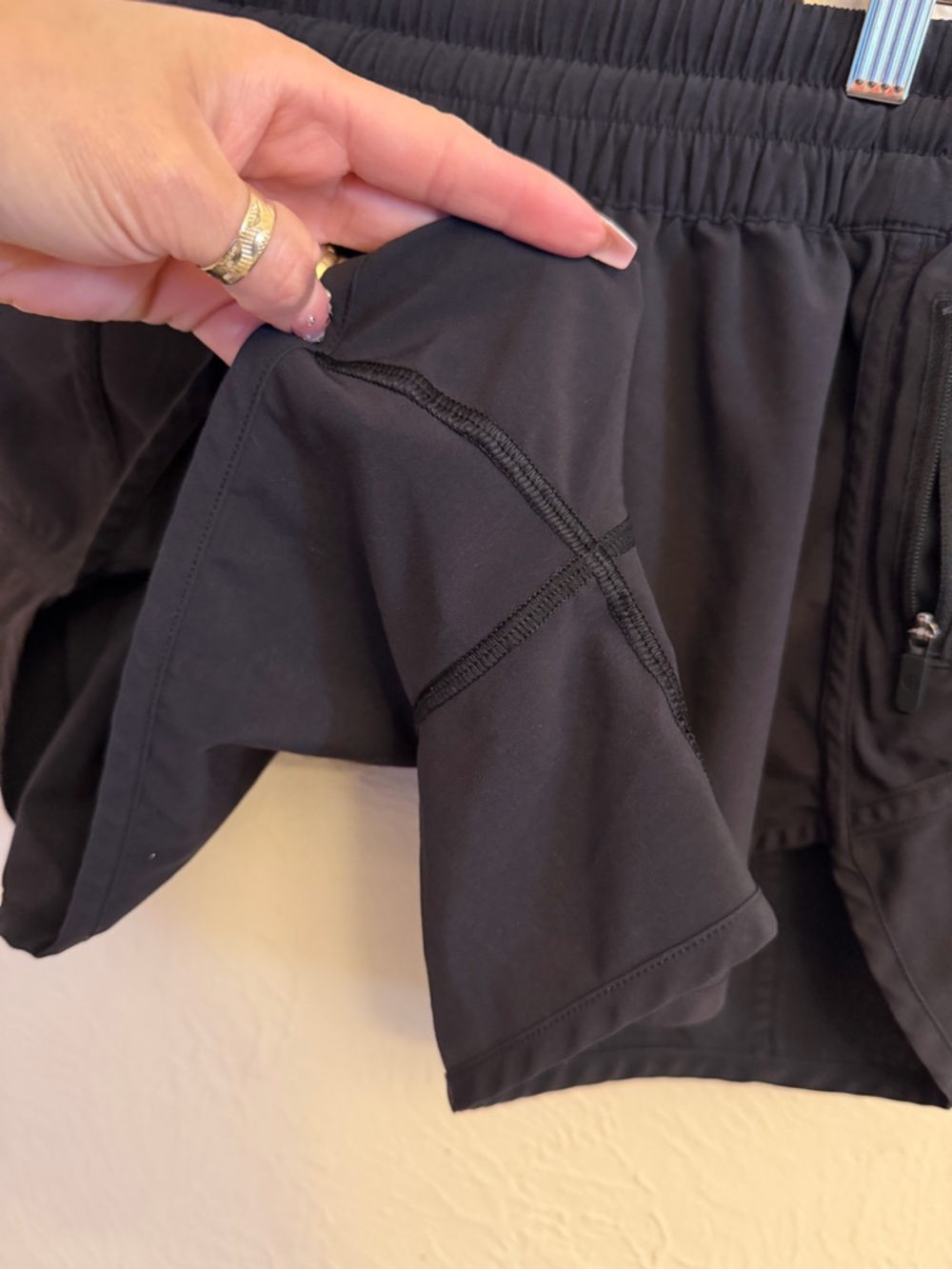 lululemon athletica Shorts - Picture 4 of 9